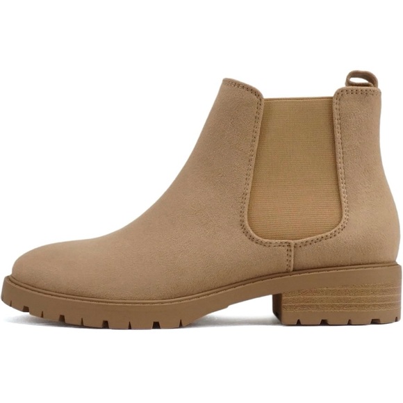 Soda Shoes - NWOT Soda Tan Ankle Booties